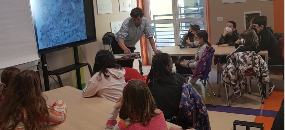 L'artista trentino Fabio Vettori in Pediatria per insegnare ai bimbi a disegnare le sue formichine''